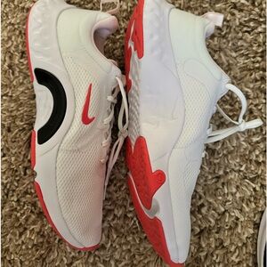 NEW Woman’s Nike Comfort Shoes (Size 9.5)